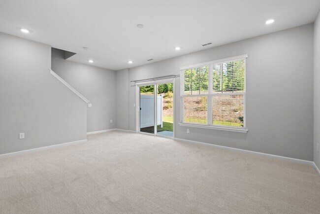 Building Photo - 1136 Commack Dr