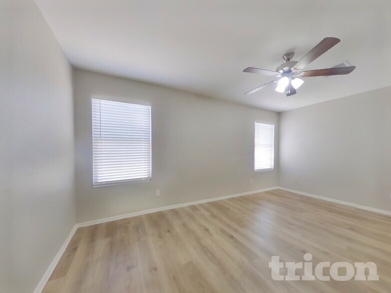 Building Photo - 11807 W Aster Dr