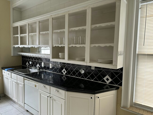 Building Photo - 624 Jefferson Ave