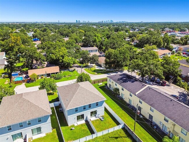 Building Photo - 3902 W Everett Ave