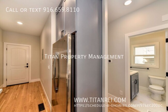 Building Photo - Downtown 1bed/1bath -Managed by Titan Prop...