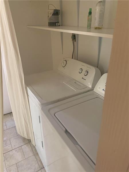 Building Photo - 1047 NE 37th St