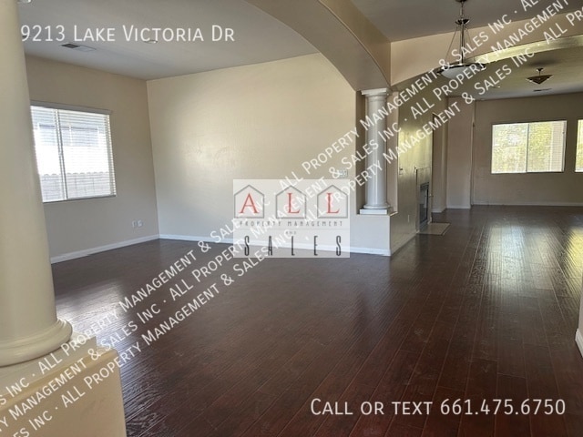 Building Photo - 9213 Lake Victoria Dr