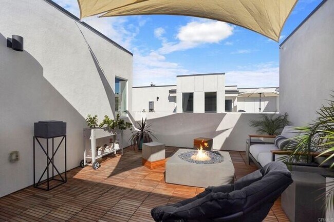 Building Photo - Discover this stunning 2-bedroom, 2-bath home in San Diego!