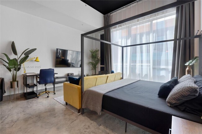 Building Photo - 253 NE 2nd St