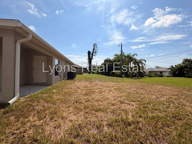 Building Photo - 10499 Pendleton Ave