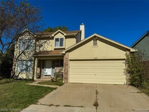 Building Photo - 2867 Woodmont Dr W