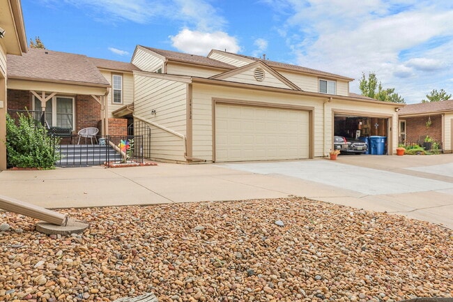 Primary Photo - $2,695 - 5 Bed, 4 Bath Townhome in Aurora ...