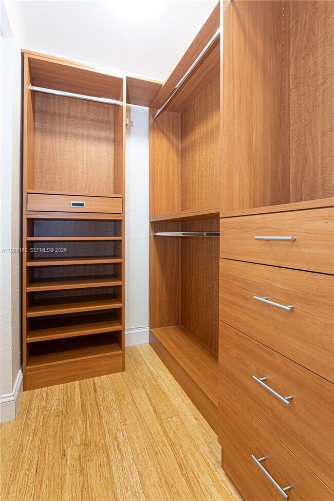 Building Photo - 231 Poinciana Island Dr