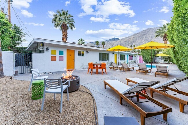 Primary Photo - 502 Calle Santa Rosa S