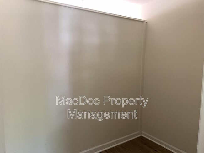 Building Photo - 918 Churchill Dr