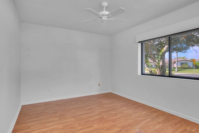Building Photo - Beautiful home in quiet neighborhood