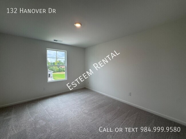 Building Photo - 132 Hanover Dr