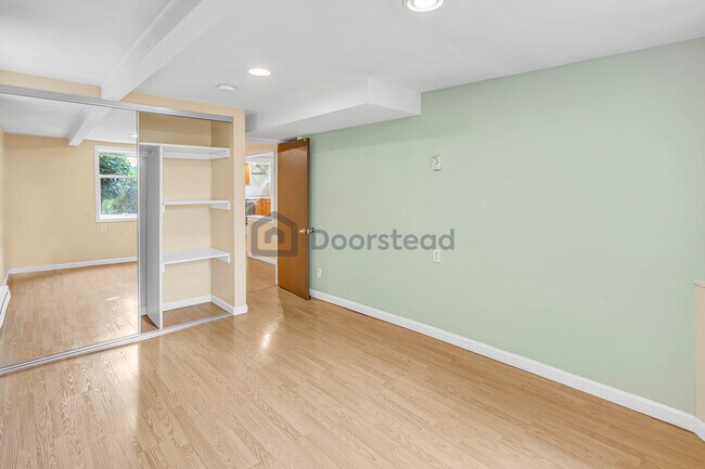 Building Photo - 2028 14th Ave W