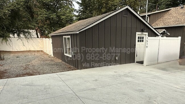 Building Photo - 1519 E Montana Ave