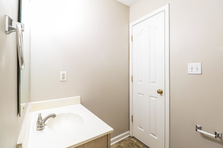 Building Photo - 6123 Goldenfield Dr