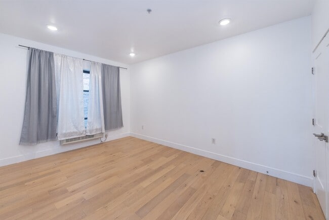 Building Photo - 7505 Park Ave