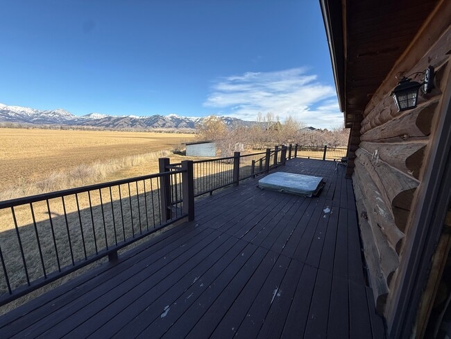 Building Photo - 545 Coulee Dr