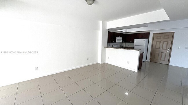 Building Photo - 909 SW 15th Ave