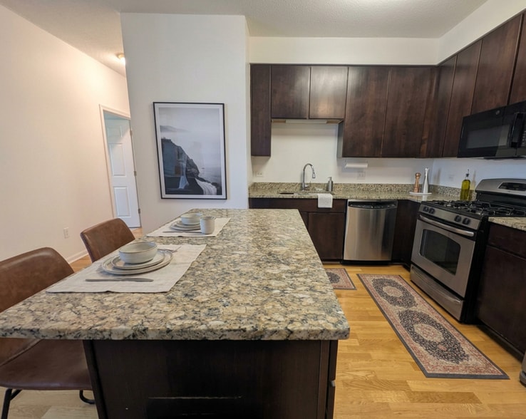 Building Photo - 1134 W Granville Ave