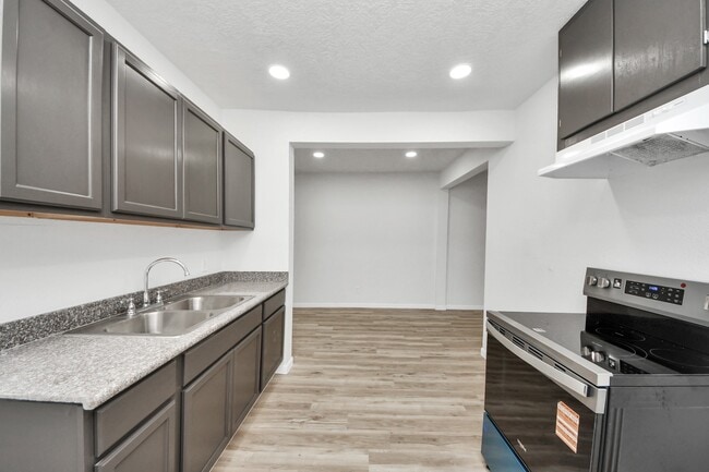 Building Photo - 7021 Canal St