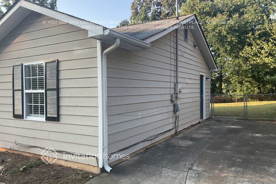 Building Photo - 4038 Warren Rd
