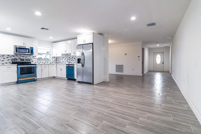 Building Photo - 163 W Blue Heron Blvd