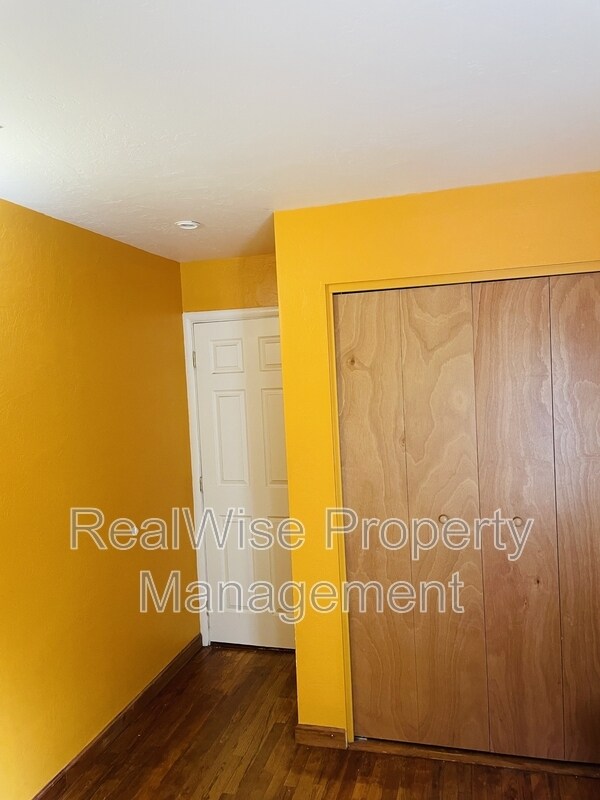 Building Photo - 299 Gresham St