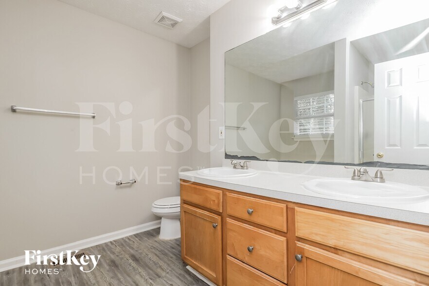 Building Photo - 200 Fairview Chase Rd