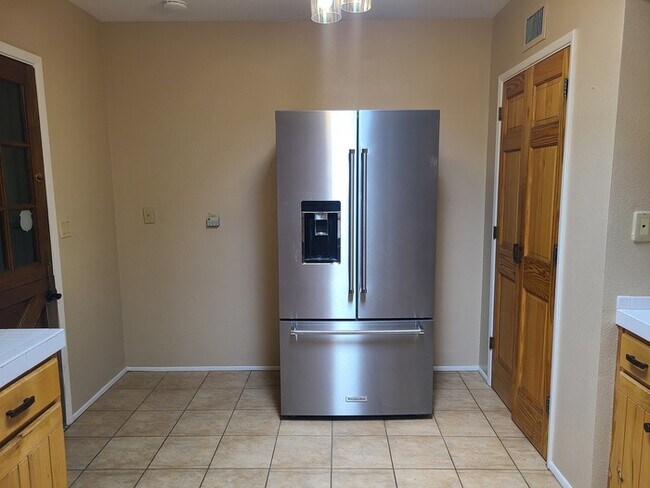 Building Photo - Beautiful 3bedroom 2 bathroom