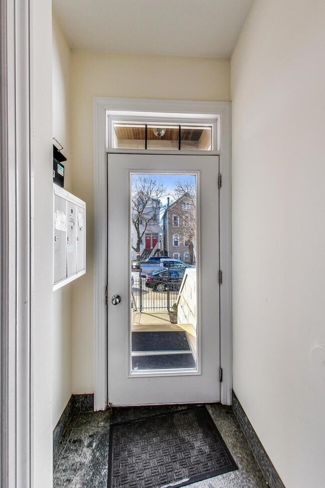 Building Photo - 1330 W Fletcher St