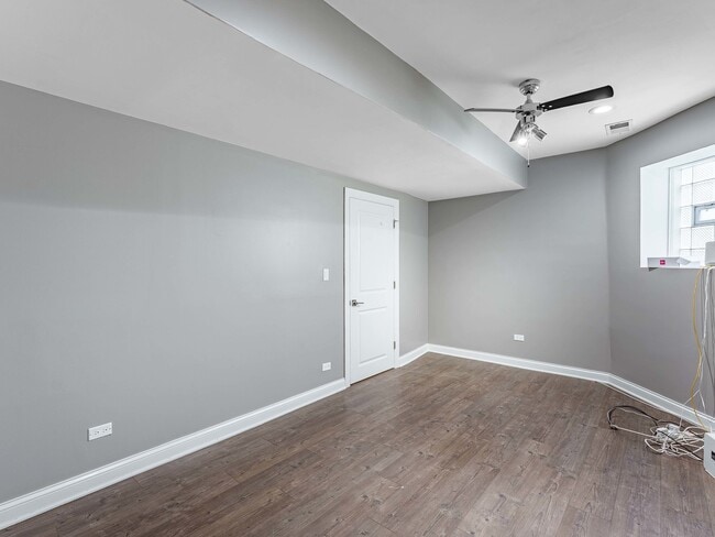 Building Photo - 555 N Lawler Ave