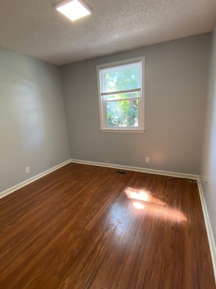 Building Photo - 3232 Hinkle Dr