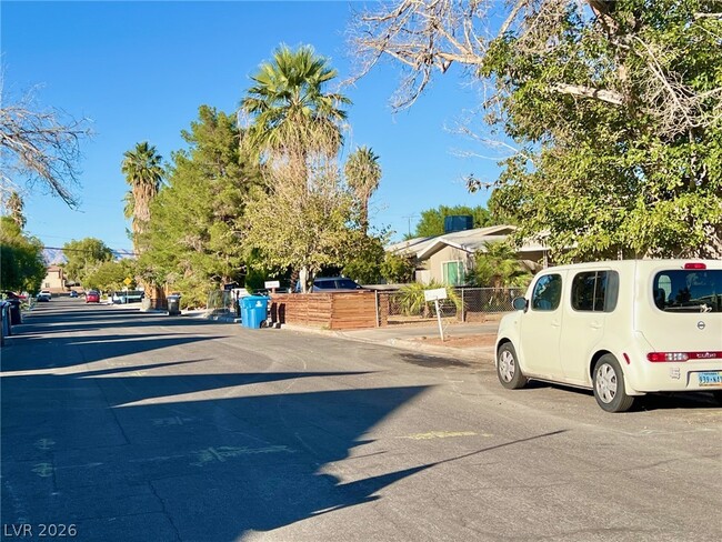Building Photo - 428 S Beaumont St
