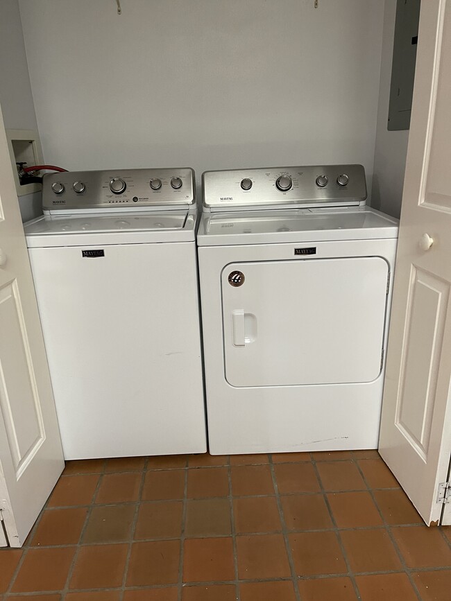 laundry room - 241 Ellis Rd