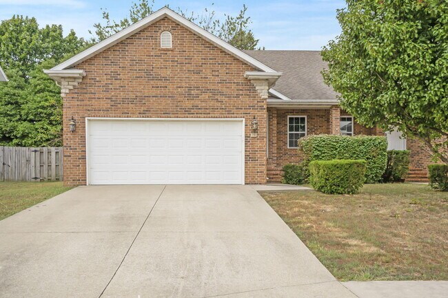 Primary Photo - 717-719 E Watermill Cir