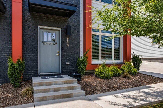 Building Photo - 968 Youngs Ln