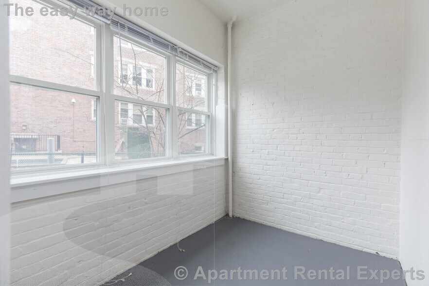 Building Photo - 5 Linnaean St