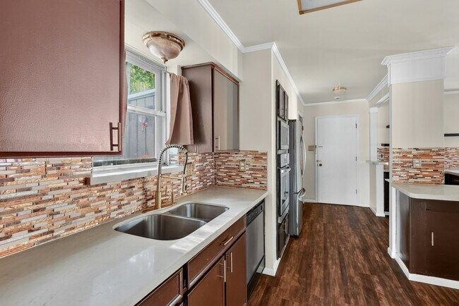 Building Photo - 9223 Tooley Dr