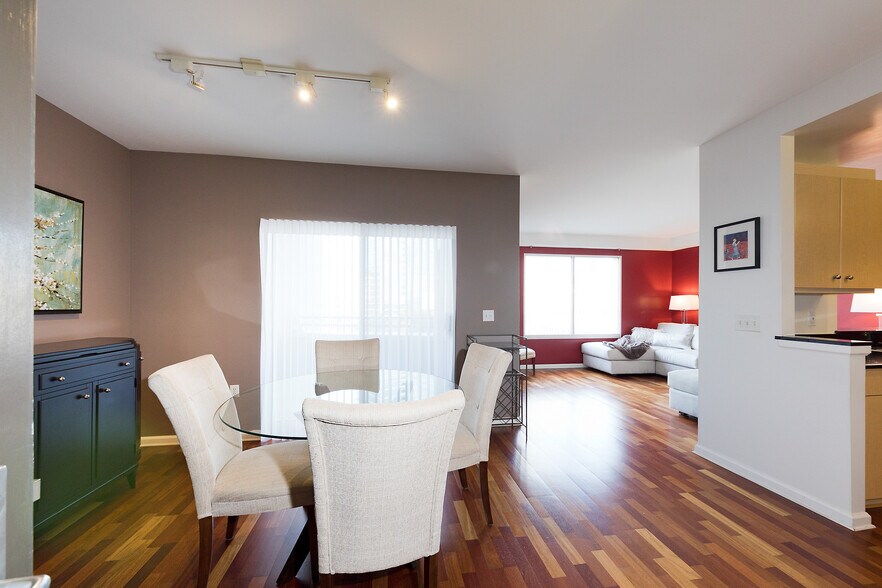 Building Photo - 140 S Van Ness Ave