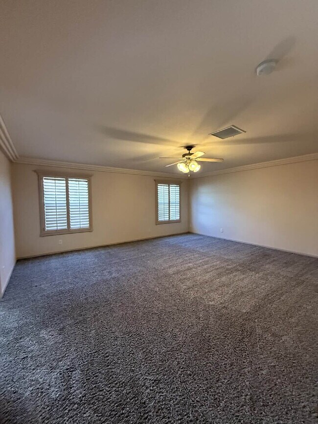 Building Photo - 317 Zenith Dr