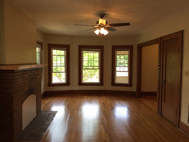 Building Photo - 256 Buckingham Ave