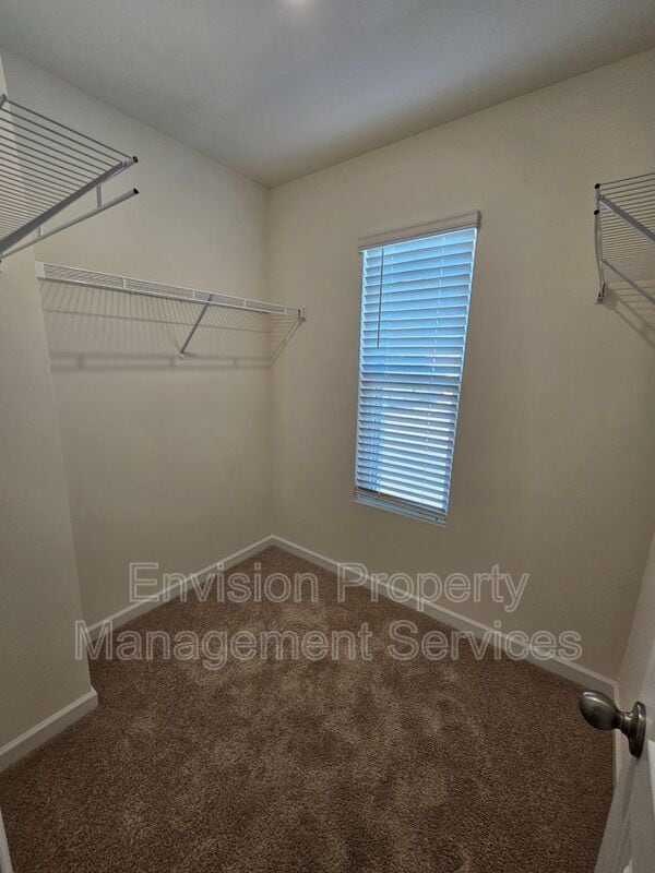 Building Photo - 611 Dairy Dr