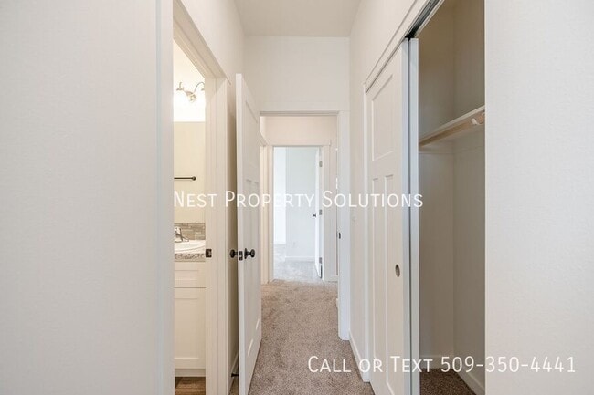 Building Photo - 164 E Montmorency-A
