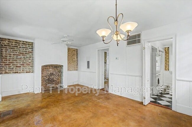 Building Photo - 521 E Harris St