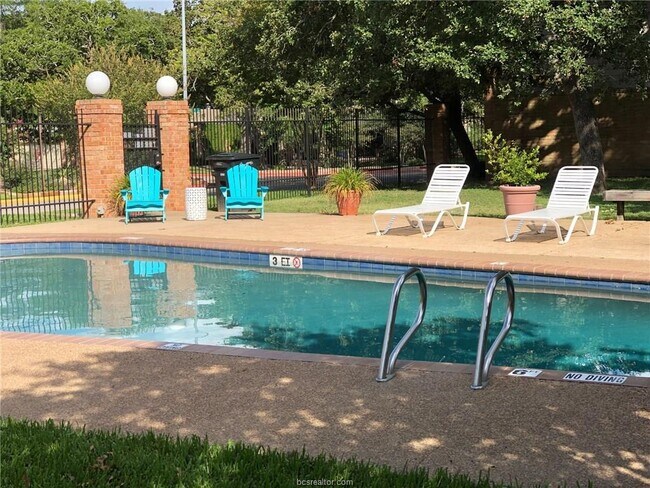 Building Photo - 1527 Wolf Run