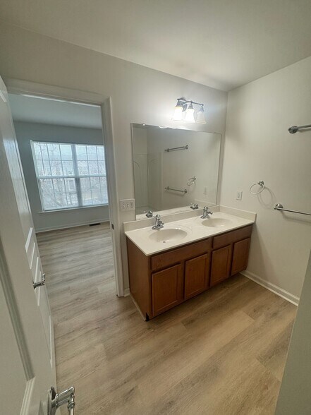 Building Photo - 1496 Artisan Ct
