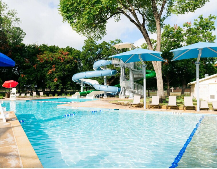 Neighborhood waterside and splash pad pool - 15327 English River Loop