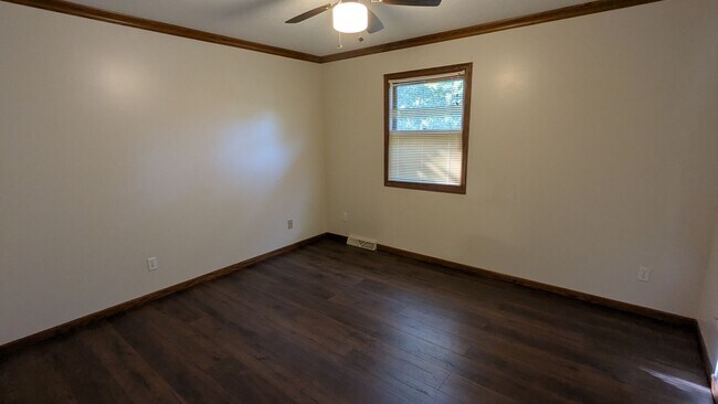 Building Photo - 2025 Longfellow St NE