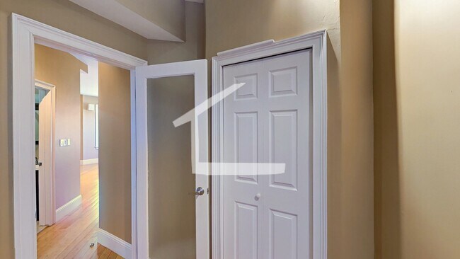 Building Photo - Private Roof Deck, Central Heat/AC, In-Unit Washer and Dryer, Pets Friendly Unit, Luxury Finishes